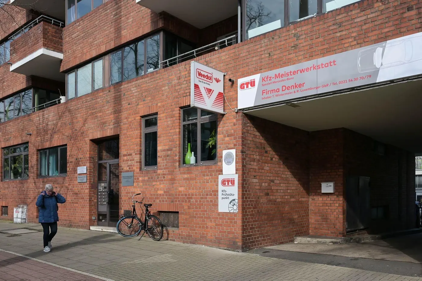 Das Backsteingebäude der Werkstatt in der Aachener Straße in Köln.